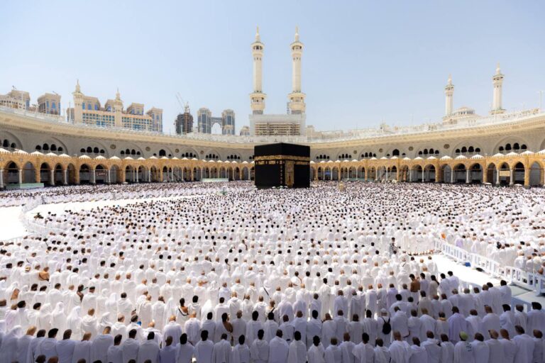 لماذا يبقى رخام الحرمين باردًا رغم حرارة الشمس؟