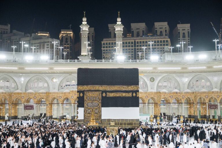 ماذا يوجد داخل الكعبة المشرفة؟