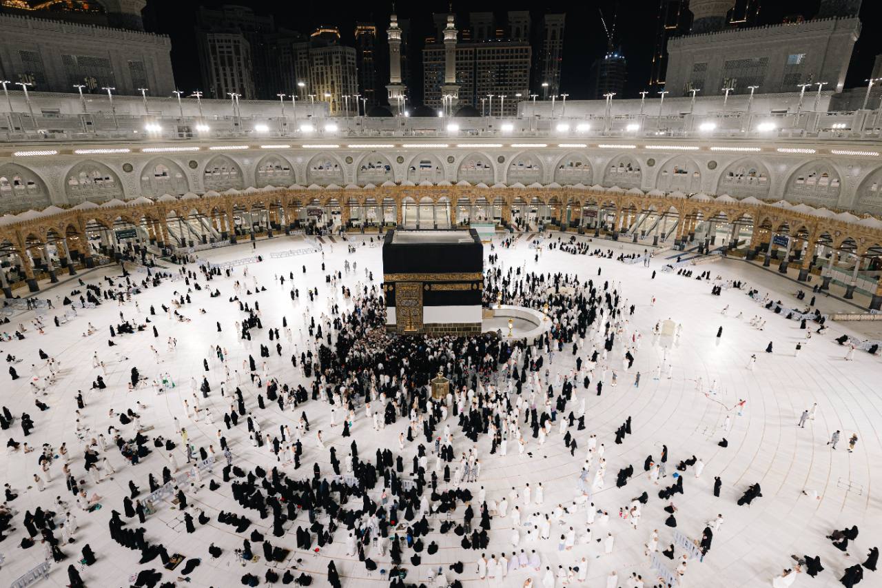الكعبة المشرفة وصحن المطاف ليلًا