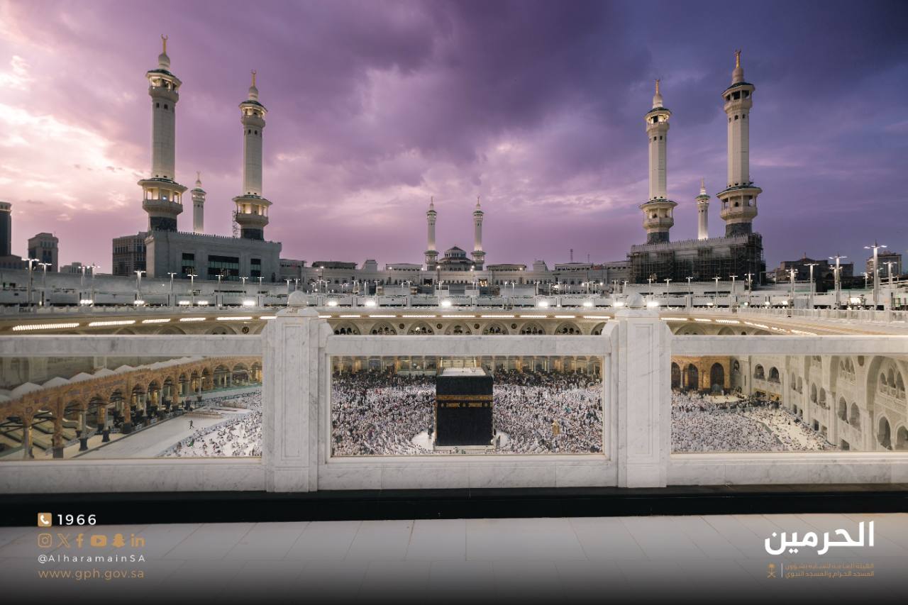 إطلالة على الكعبة المشرفة من أروقة الحرم