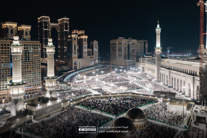 المسجد الحرام مضاء ليلًا