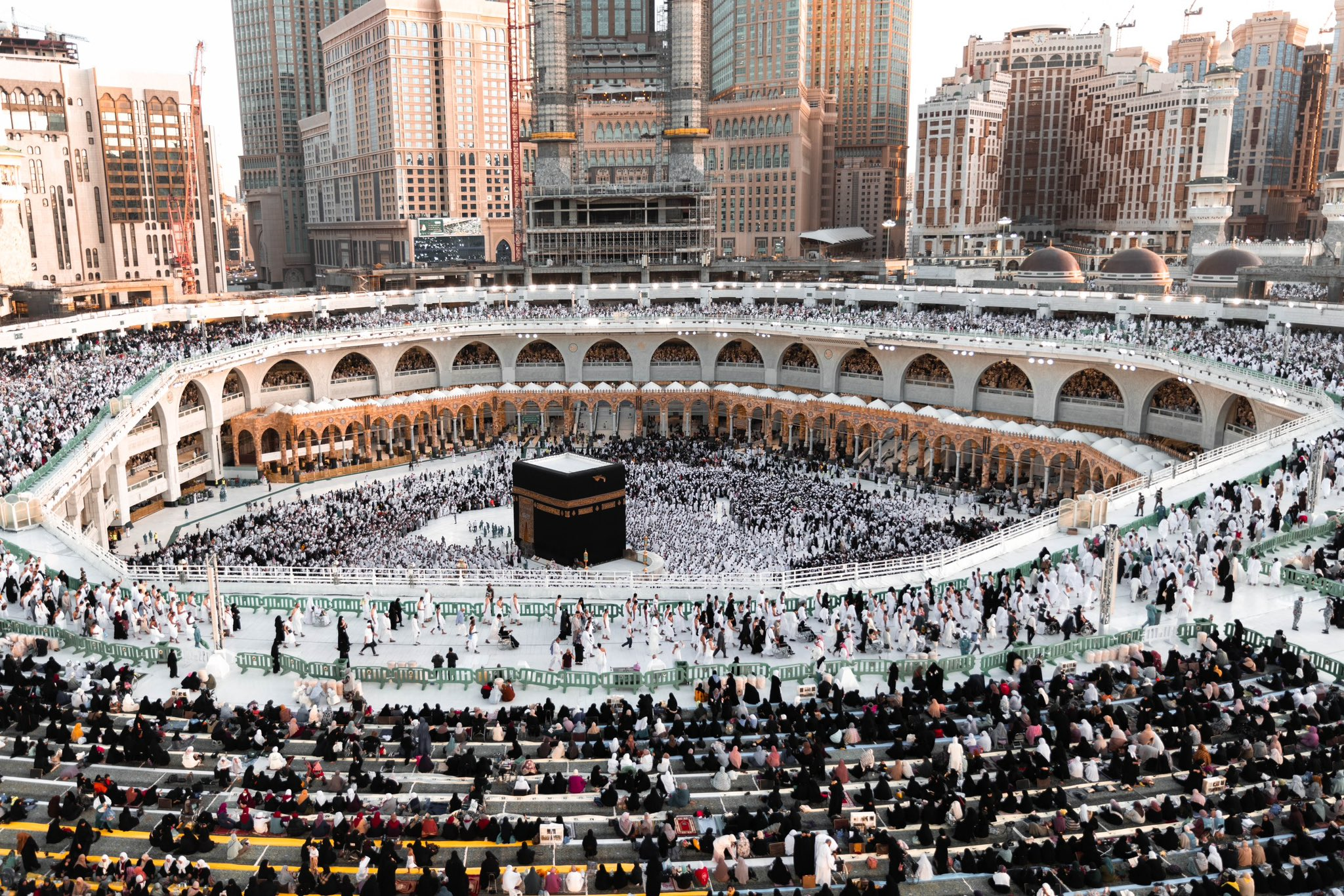 ساحات وأروقة المسجد الحرام